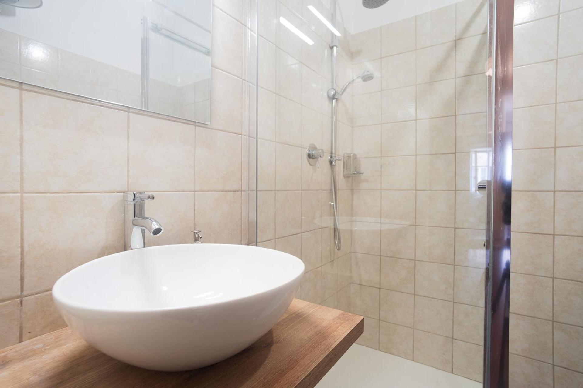 Vaticano - 3 Bagni - 11 Posti - 200mq - 7 Letti - Wifi Apartment *